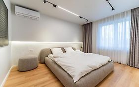 Central Epic Apartment-Self Check In